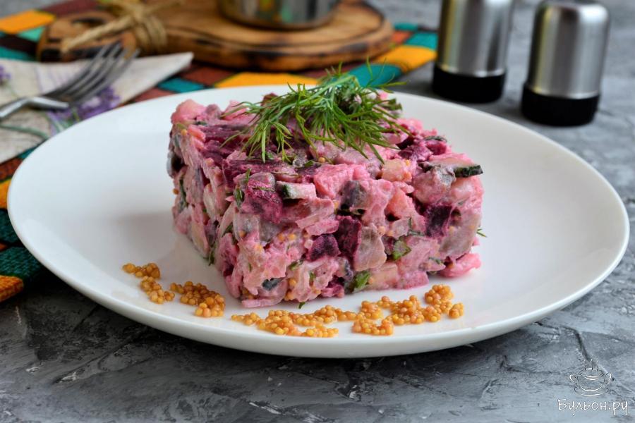 Салат с сельдью и свеклой