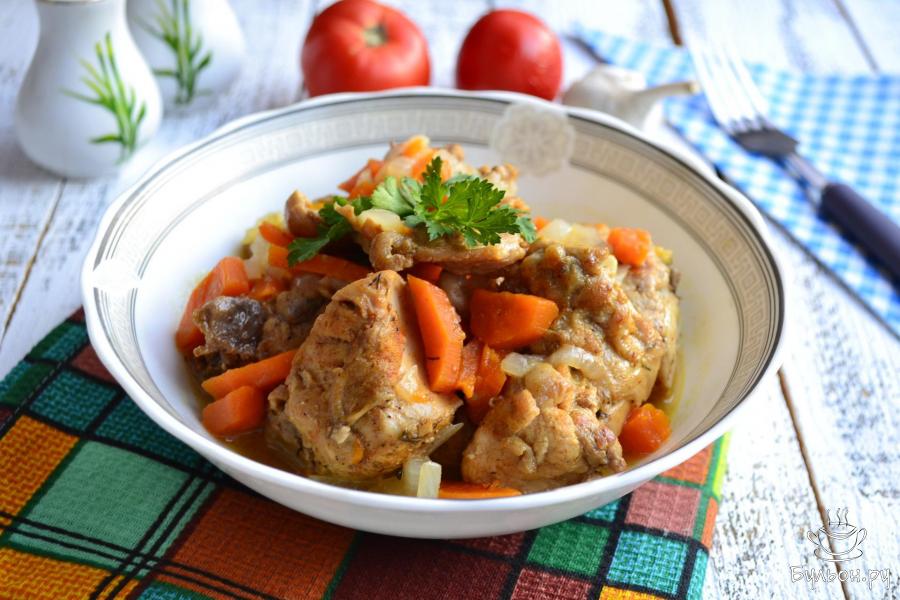 Кролик тушеный с луком и морковью