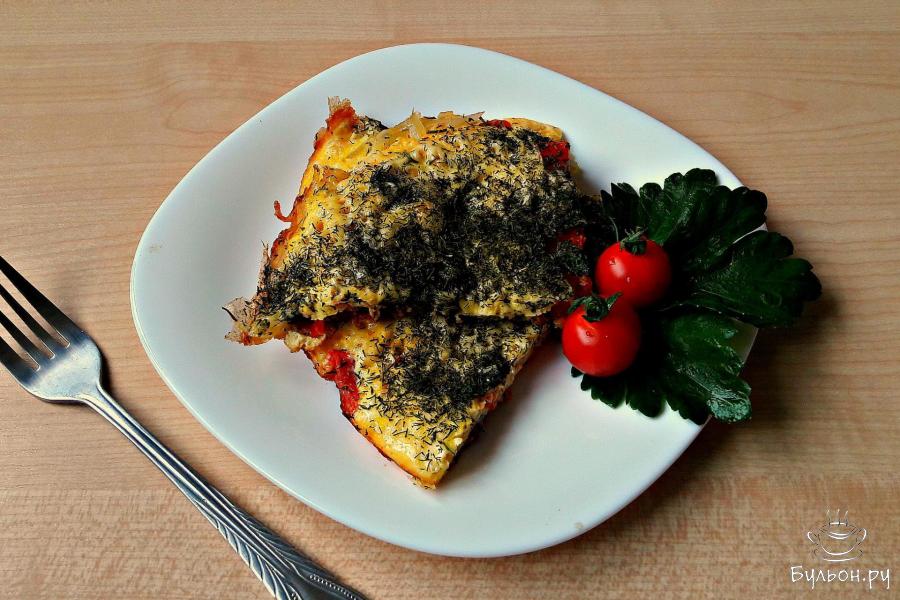 Фриттата с томатами, белым луком и сыром