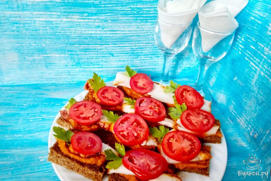 Закусочные бутерброды с кабачковой икрой