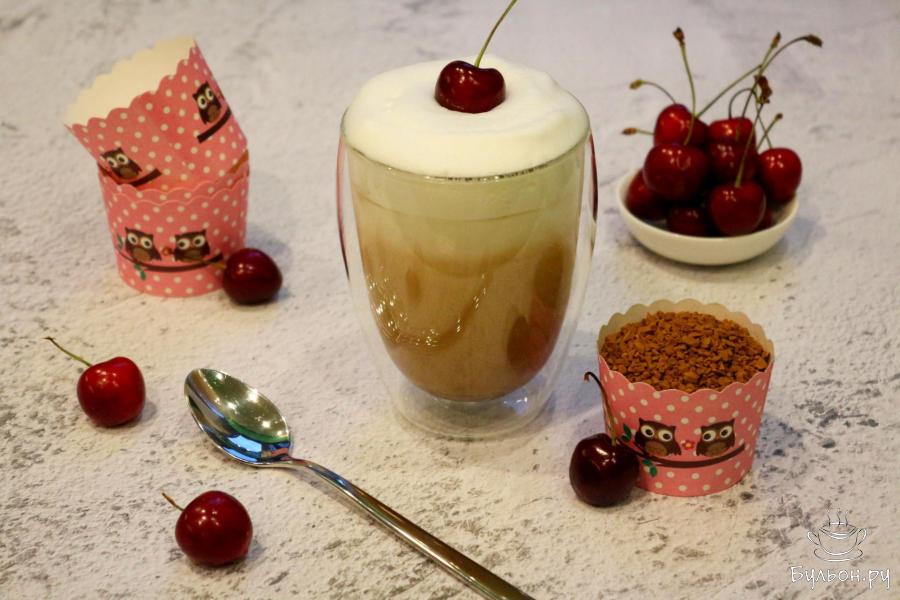 Холодный кофе со вкусом черешни