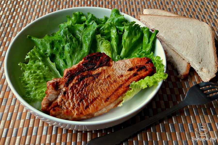 Стейк из индейки в электрогриле
