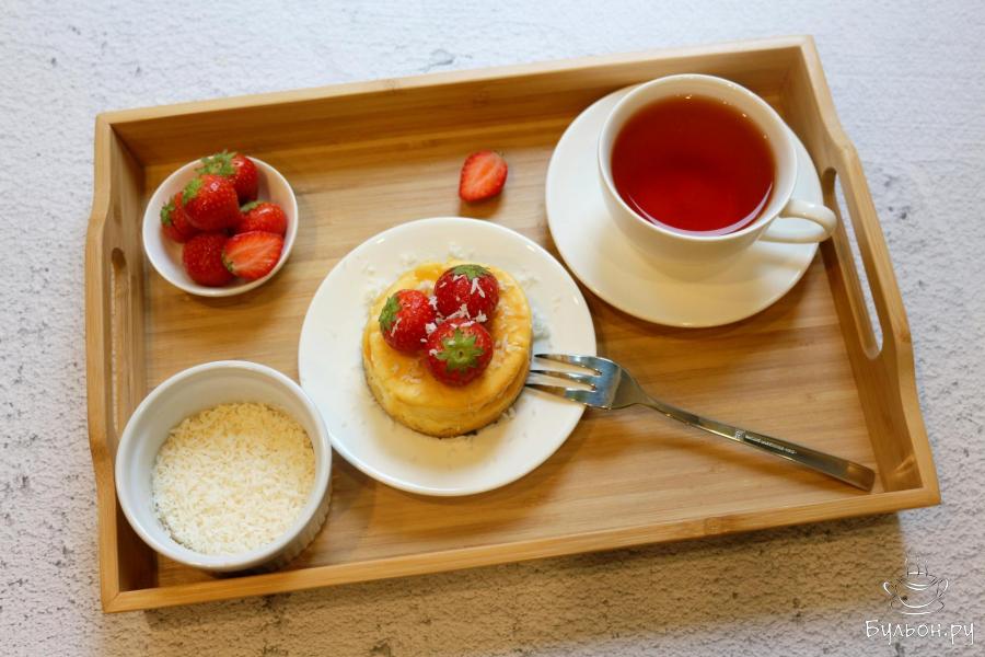 Десерт из сливочного сыра на песочной основе