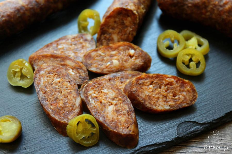 Сыровяленая колбаса чоризо