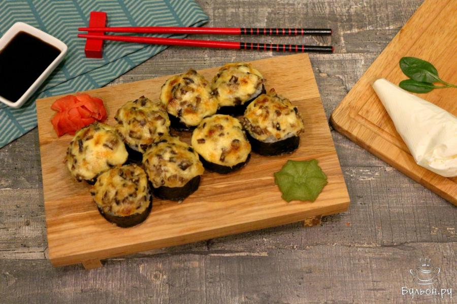 Роллы с курицей под сырной шапочкой