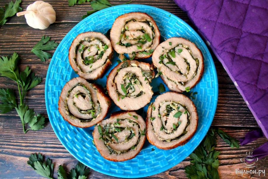 Рулет из свиного карбонада