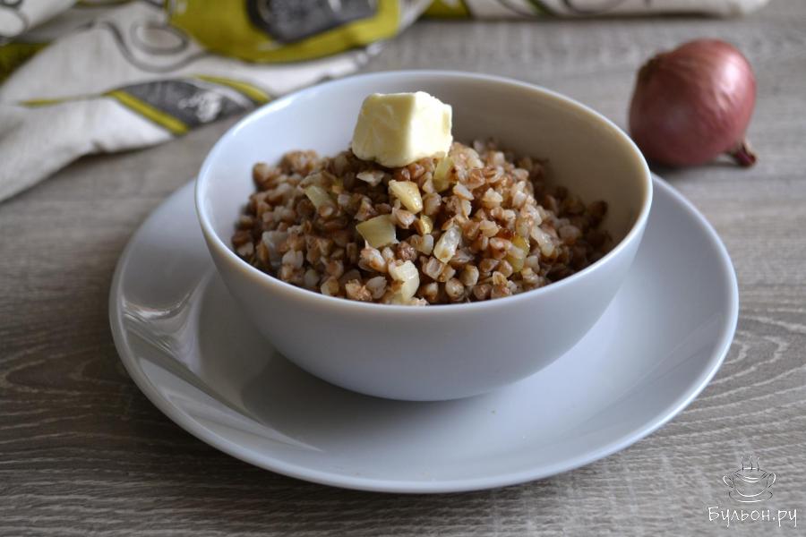 Гречневая каша с жареным луком