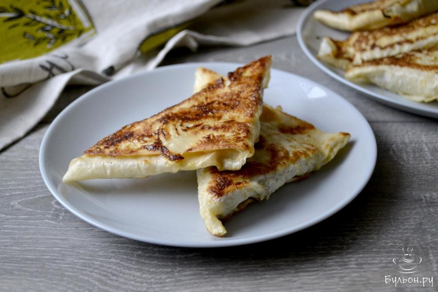 Треугольники из лаваша с фаршем, обжаренные на сковороде