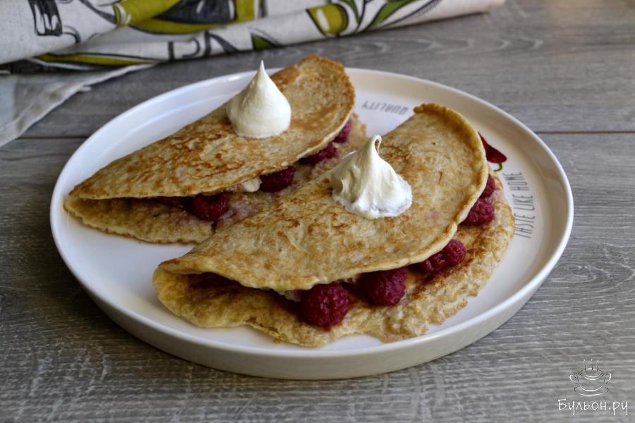 Овсяноблин с творогом и ягодами