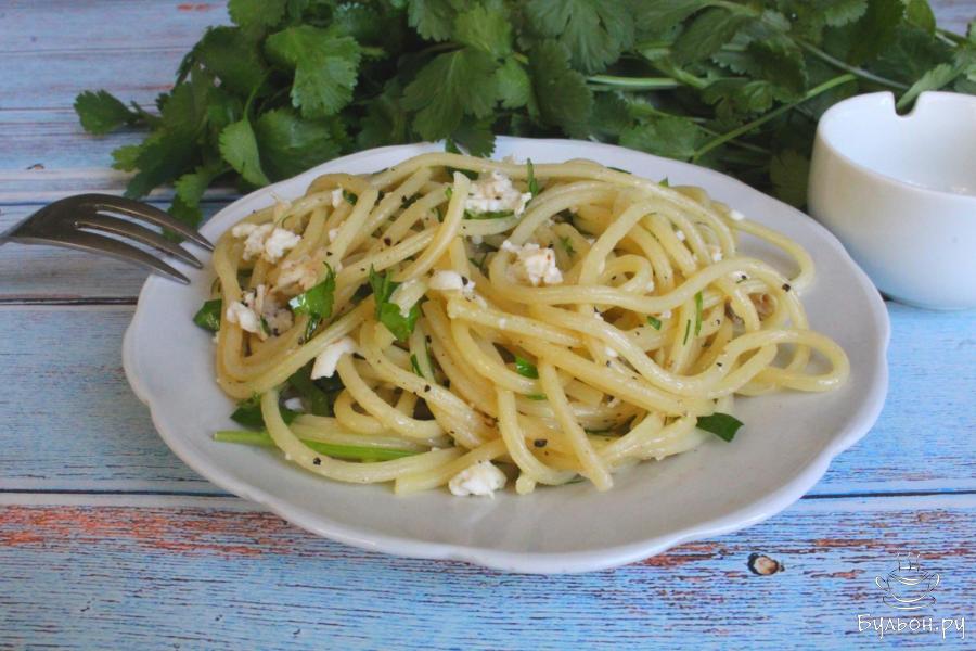 Макароны с брынзой и зеленью