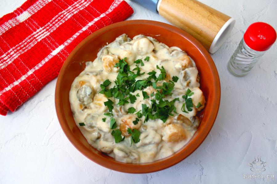 Жульен с морскими гребешками и шампиньонами