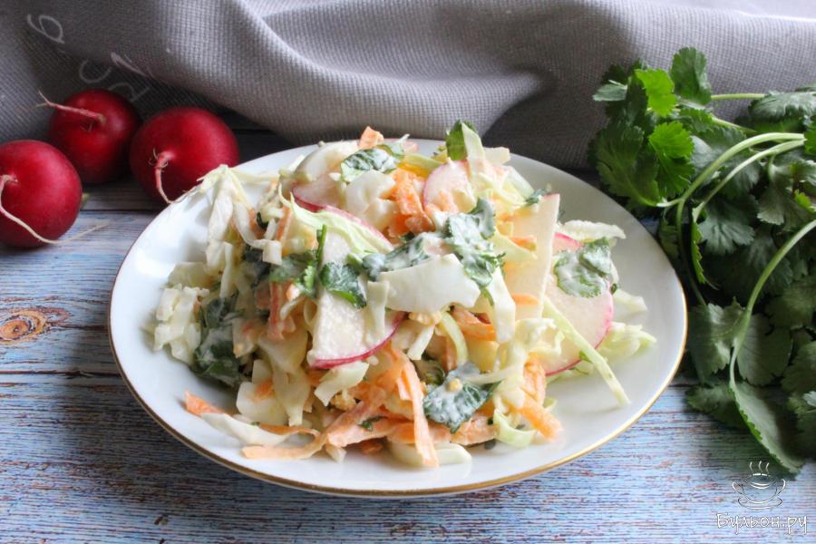 Капустный салат с редисом, зеленью и майонезом