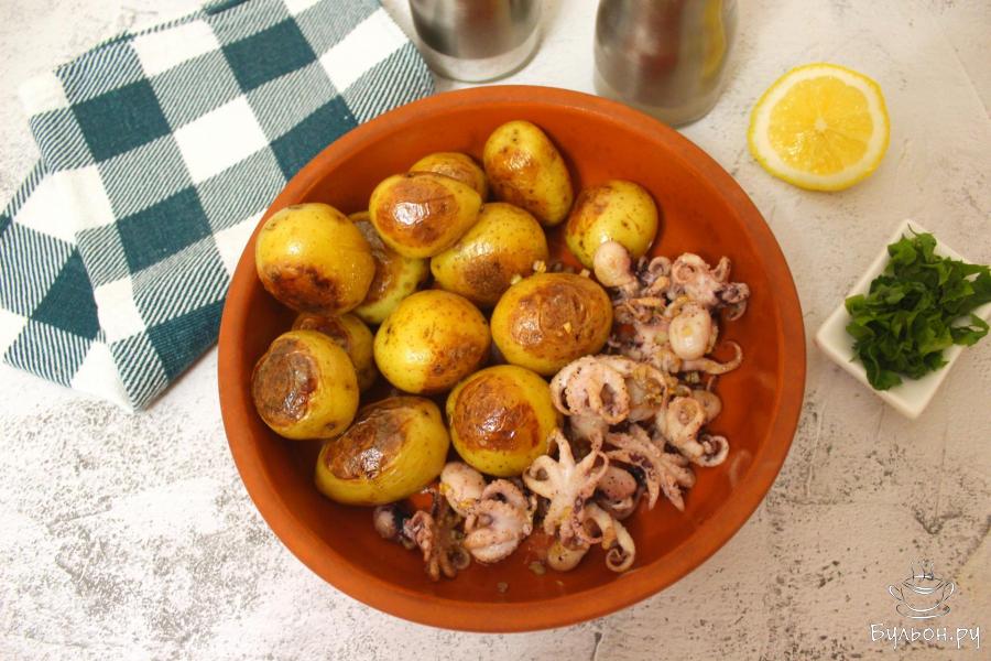 Молодые осьминожки с бэби-картофелем