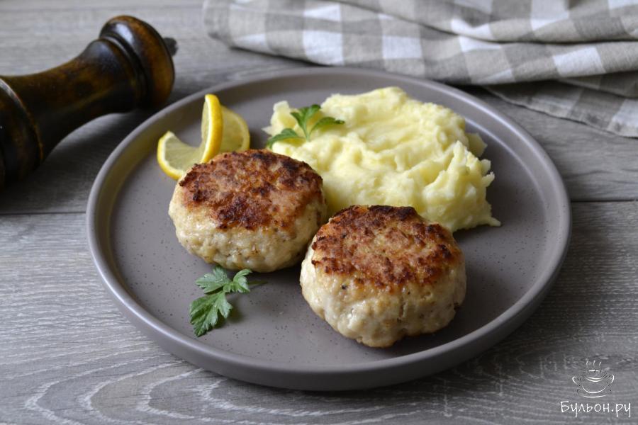 Котлеты из рыбного фарша, жареные в муке