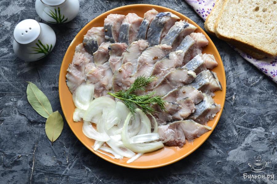 Селедка в пряном рассоле в домашних условиях