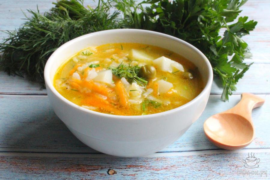 Постный рисовый суп с зеленым горошком