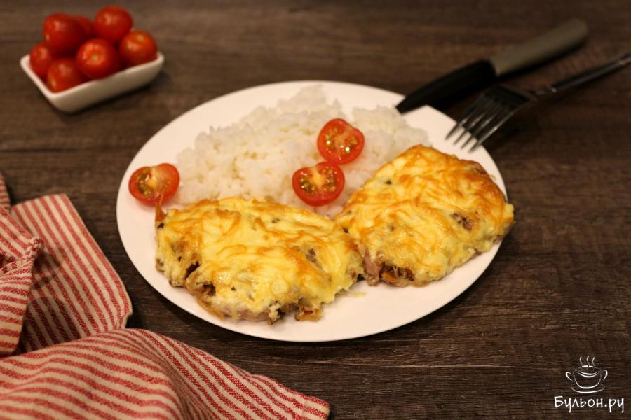 Свинина с грибами и сыром
