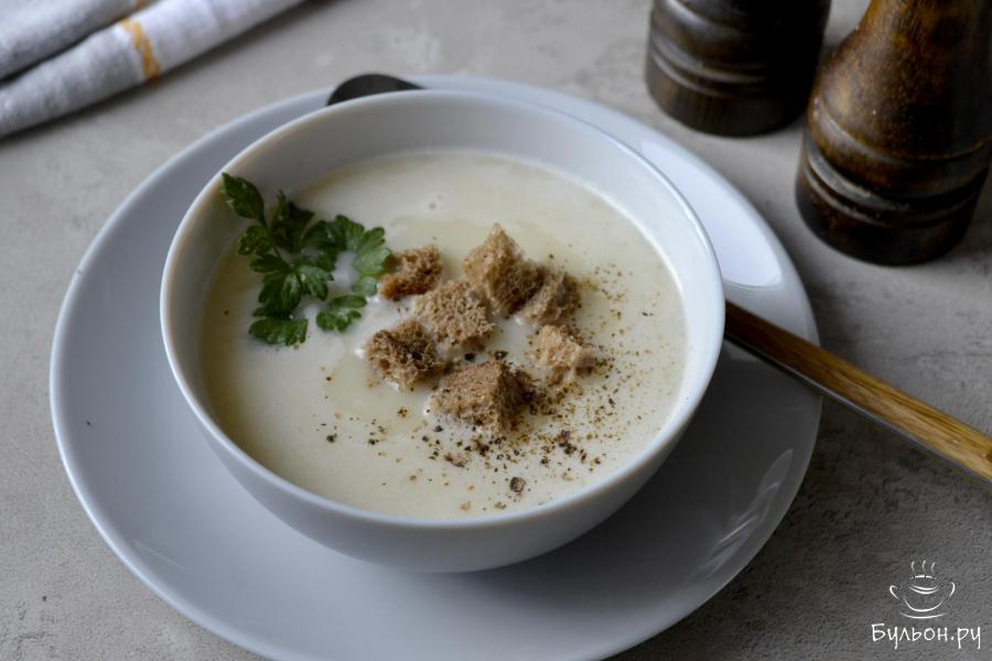 Сырный суп-пюре на курином бульоне