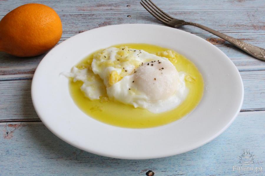 Яйцо пашот в чесночно-лимонной заправке