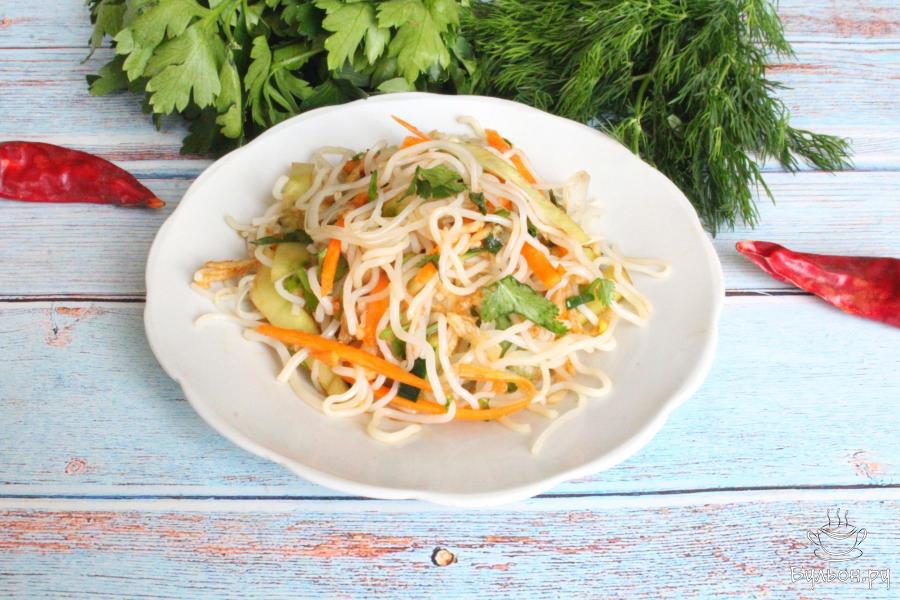 Острая фунчоза с овощами и зеленью