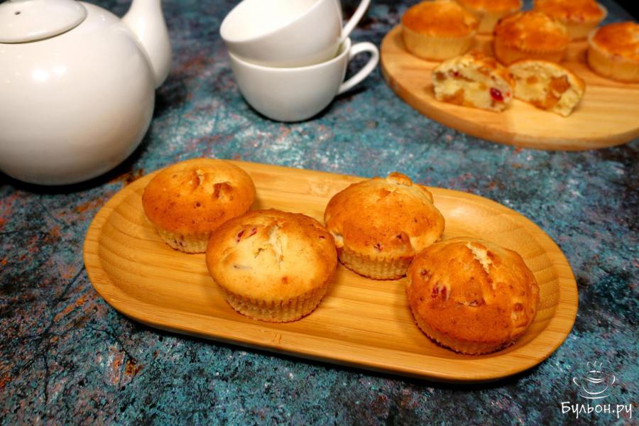 Кексы с манго, вишней и изюмом