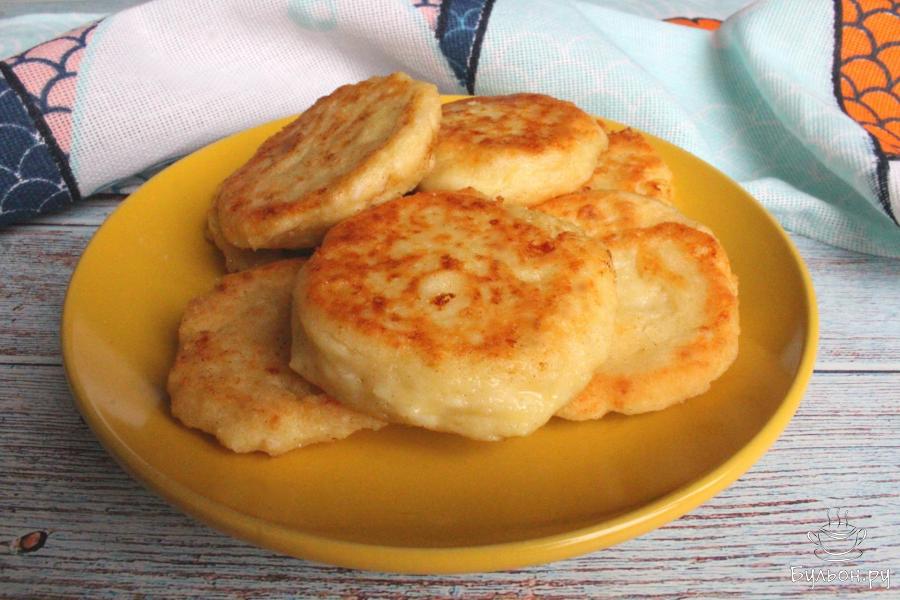 Сырники с рисовой мукой на сковороде