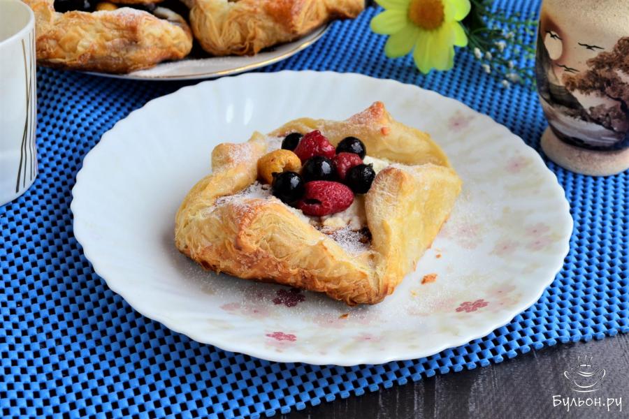 Слойки с творогом из готового теста