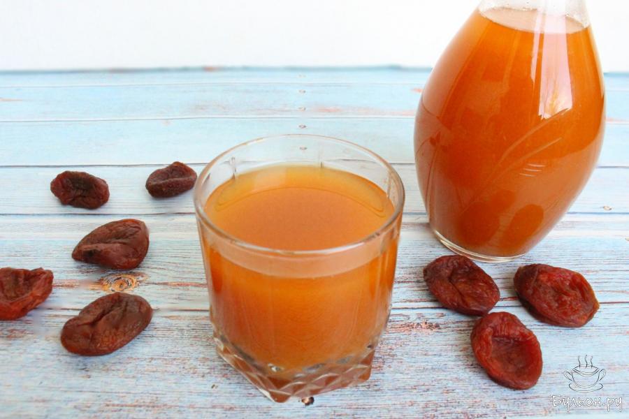 Прохладительный напиток из кураги и яблок