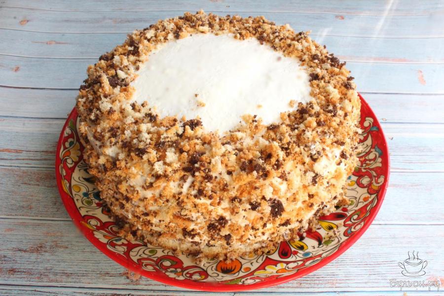 Бисквитный торт с ананасами и сливочным кремом