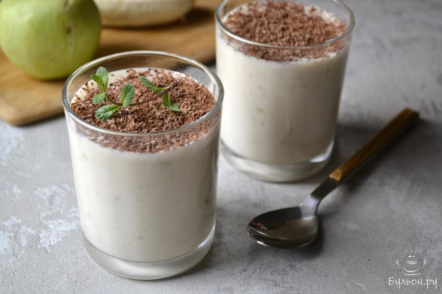 Смузи из кефира, банана и яблока