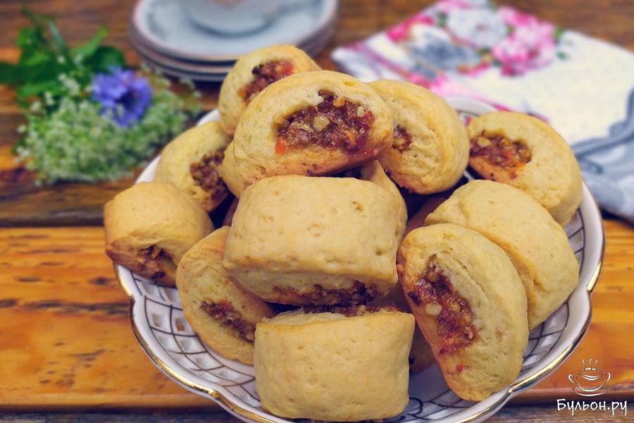 Песочные рулетики с сухофруктами и орехами