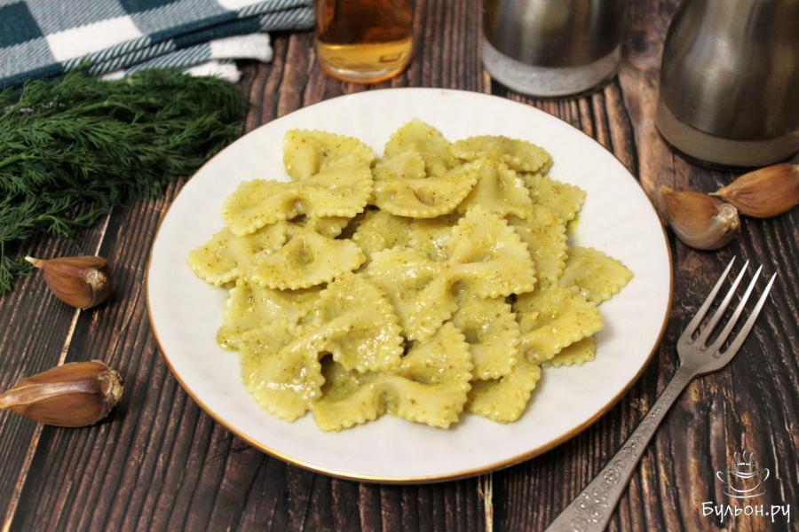 Макароны с соусом песто