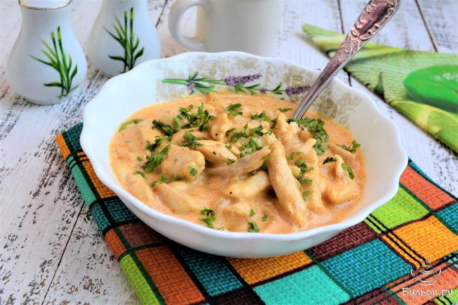 Бефстроганов из курицы со сметаной