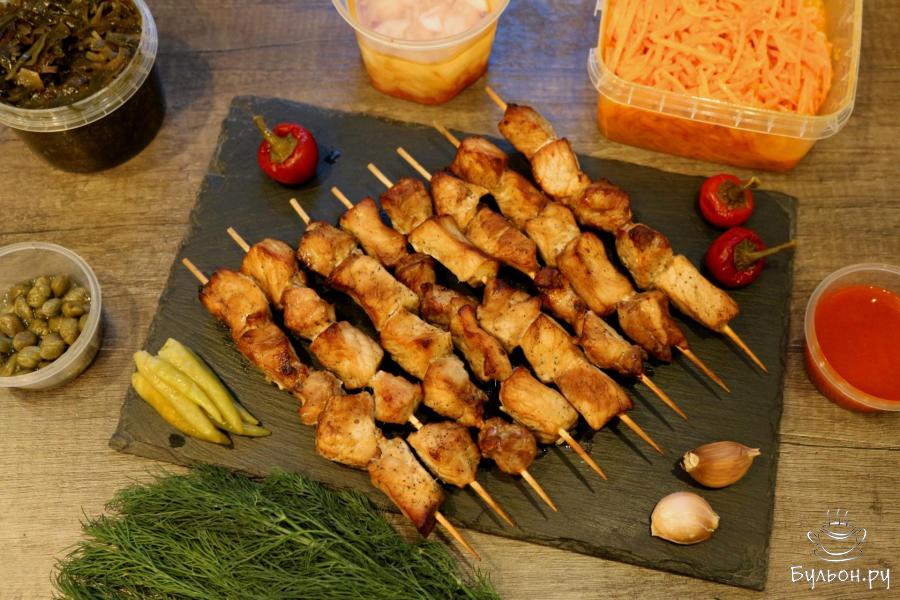 Свинина на шпажках в соевом соусе