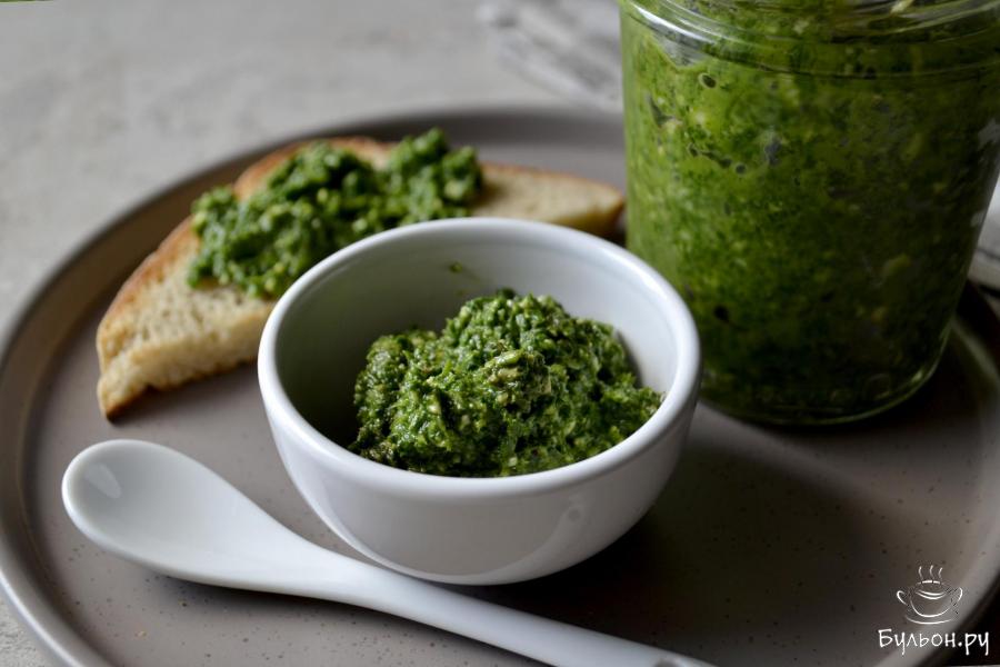Соус песто из рукколы и грецких орехов