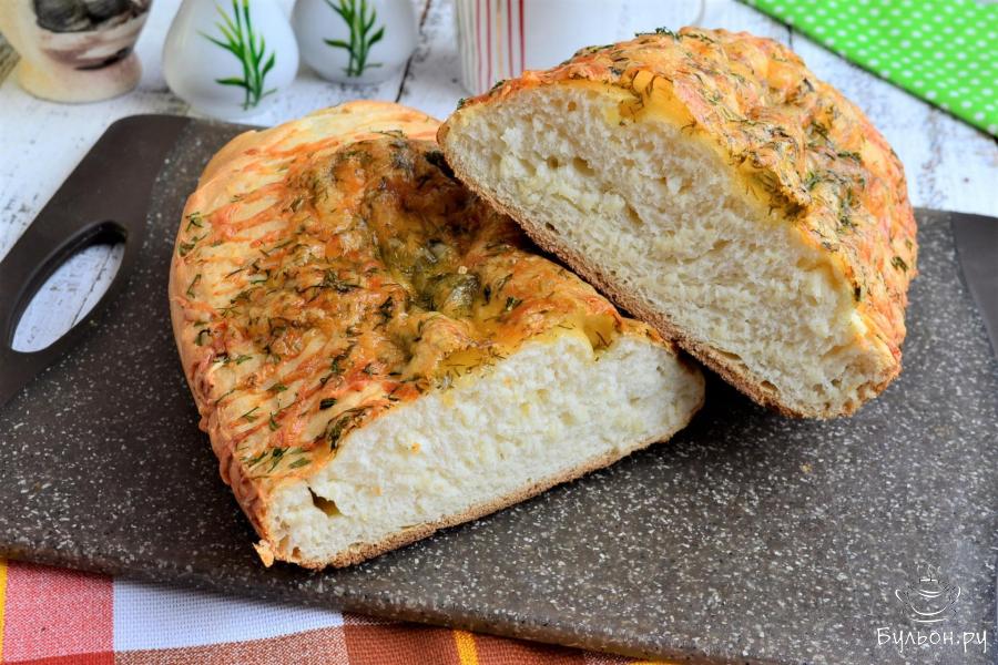 Домашний батон с сыром и чесноком