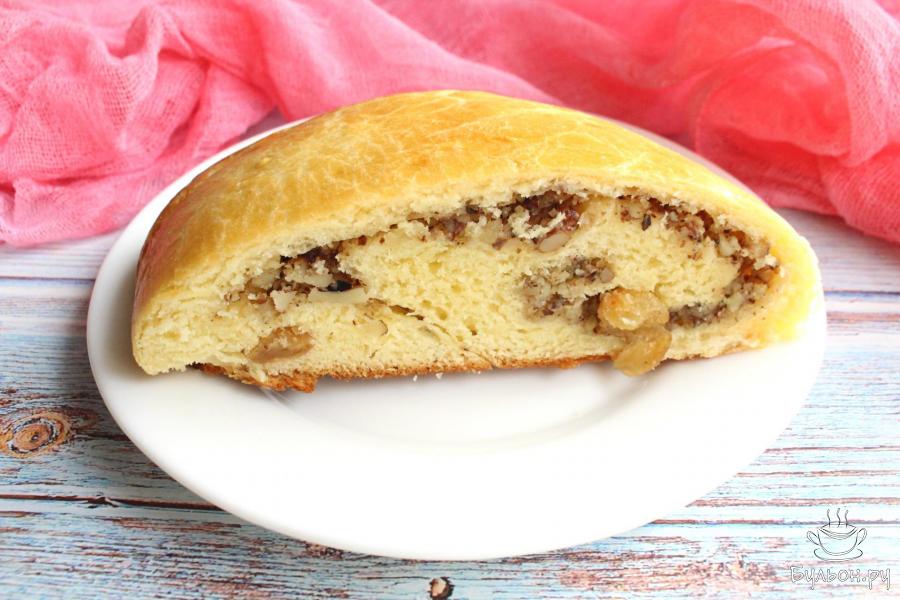 Сдобный рулет с грецкими орехами