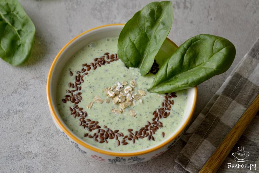 Смузи боул со шпинатом, творогом и овсяными хлопьями