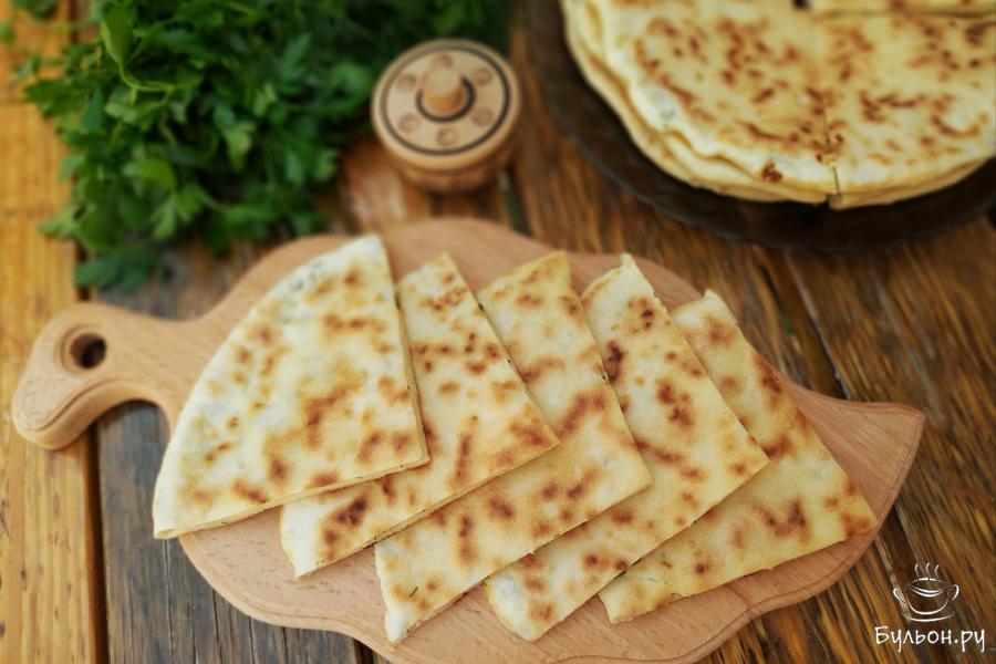 Лепешки Чепалгаш с творогом и зеленью