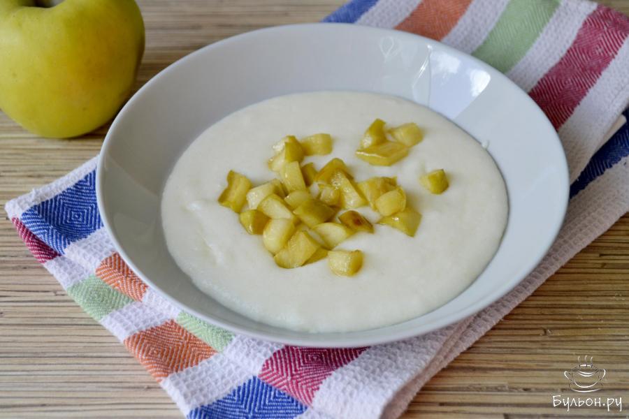 Манная каша на молоке с яблоками