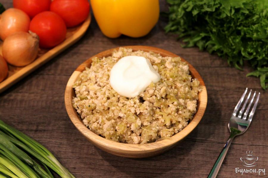 Капуста, тушеная с куриным фаршем