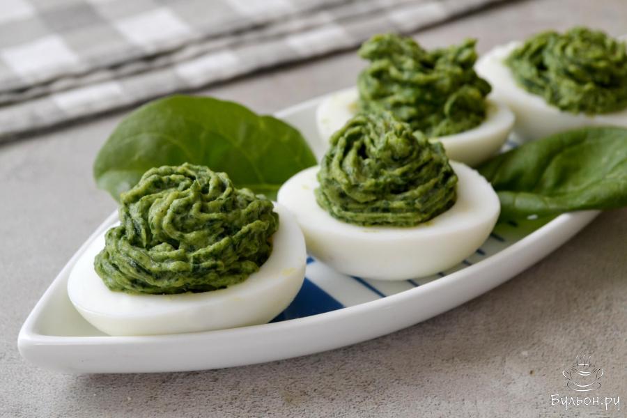Фаршированные яйца со шпинатом