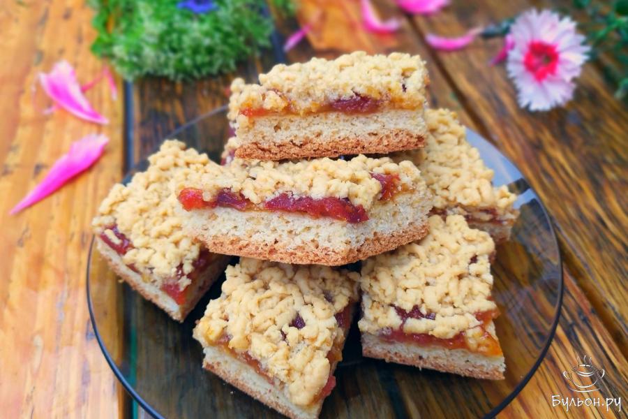 Тертый пирог на растительном масле с вареньем