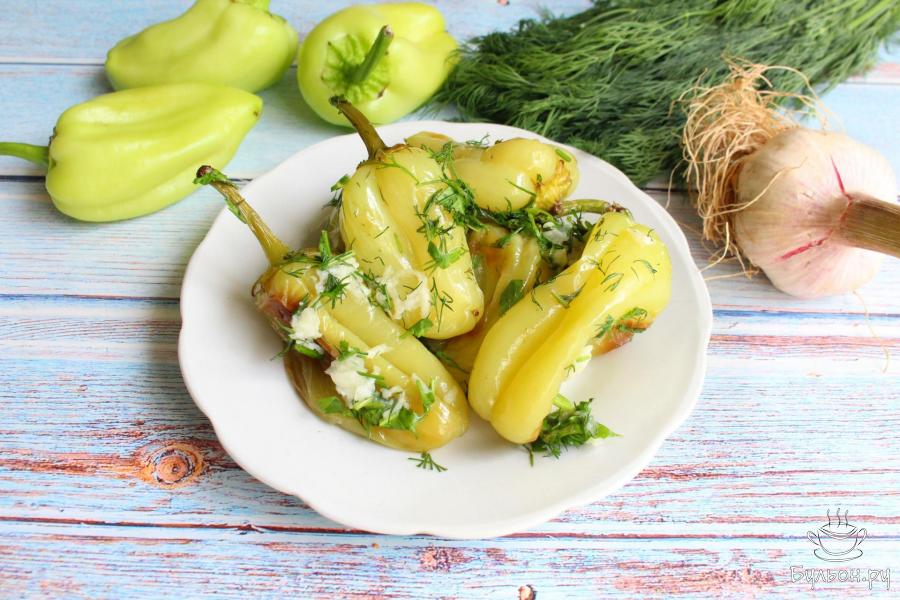 Жареный болгарский перец с чесноком и зеленью