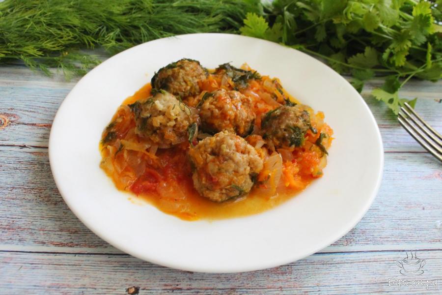 Фрикадельки из куриного фарша с овощами