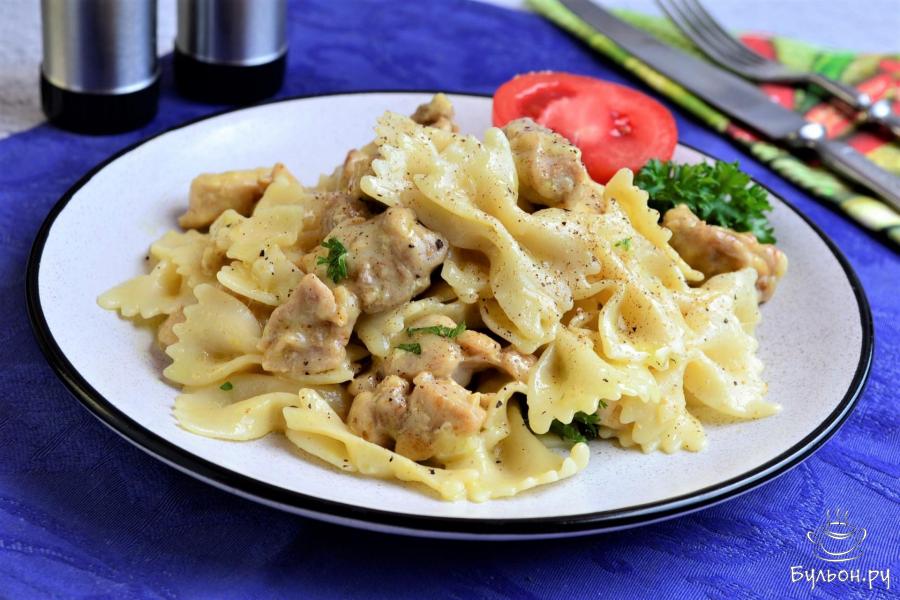 Фарфалле с курицей