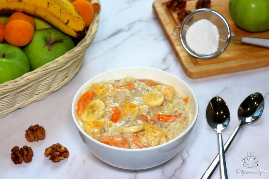 Фруктовый салат с йогуртовым соусом