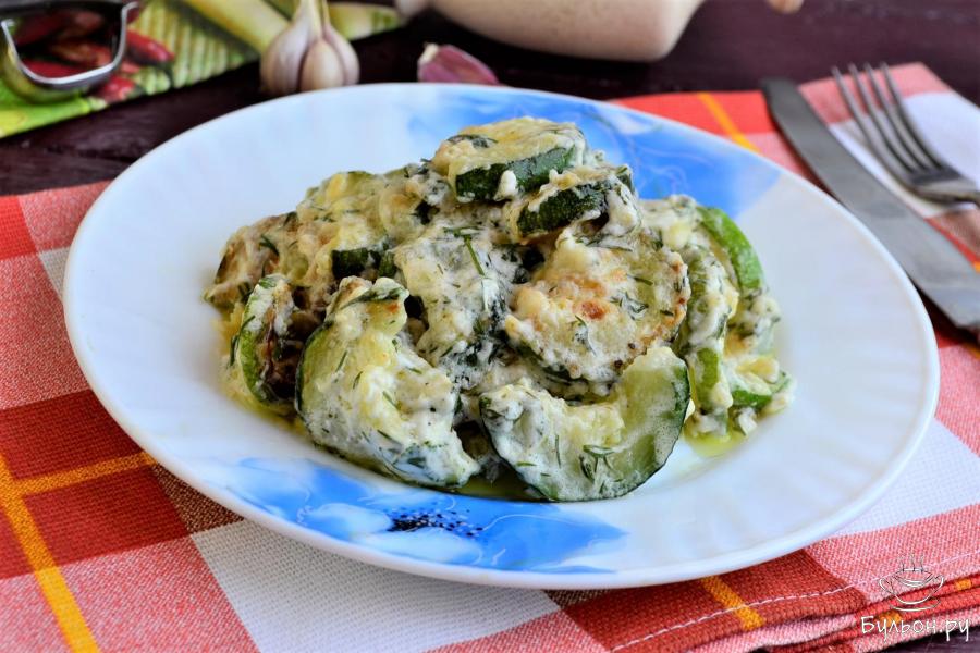 Жареные кабачки со сметаной и чесноком