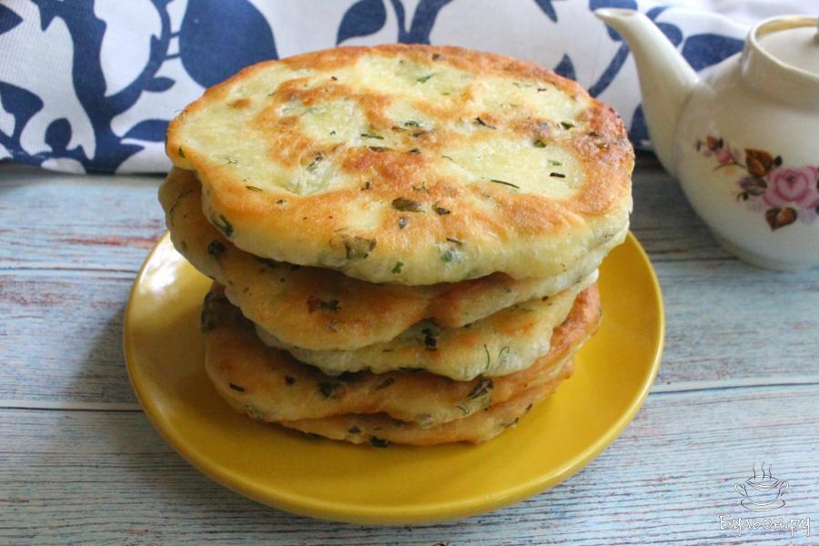 Дрожжевые лепешки с зеленью