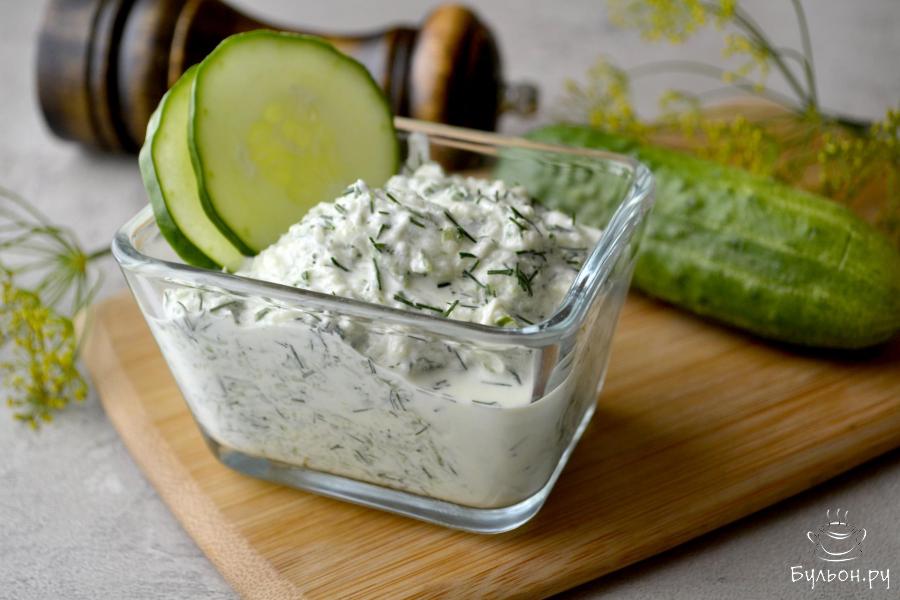 Соус из свежих огурцов и сметаны